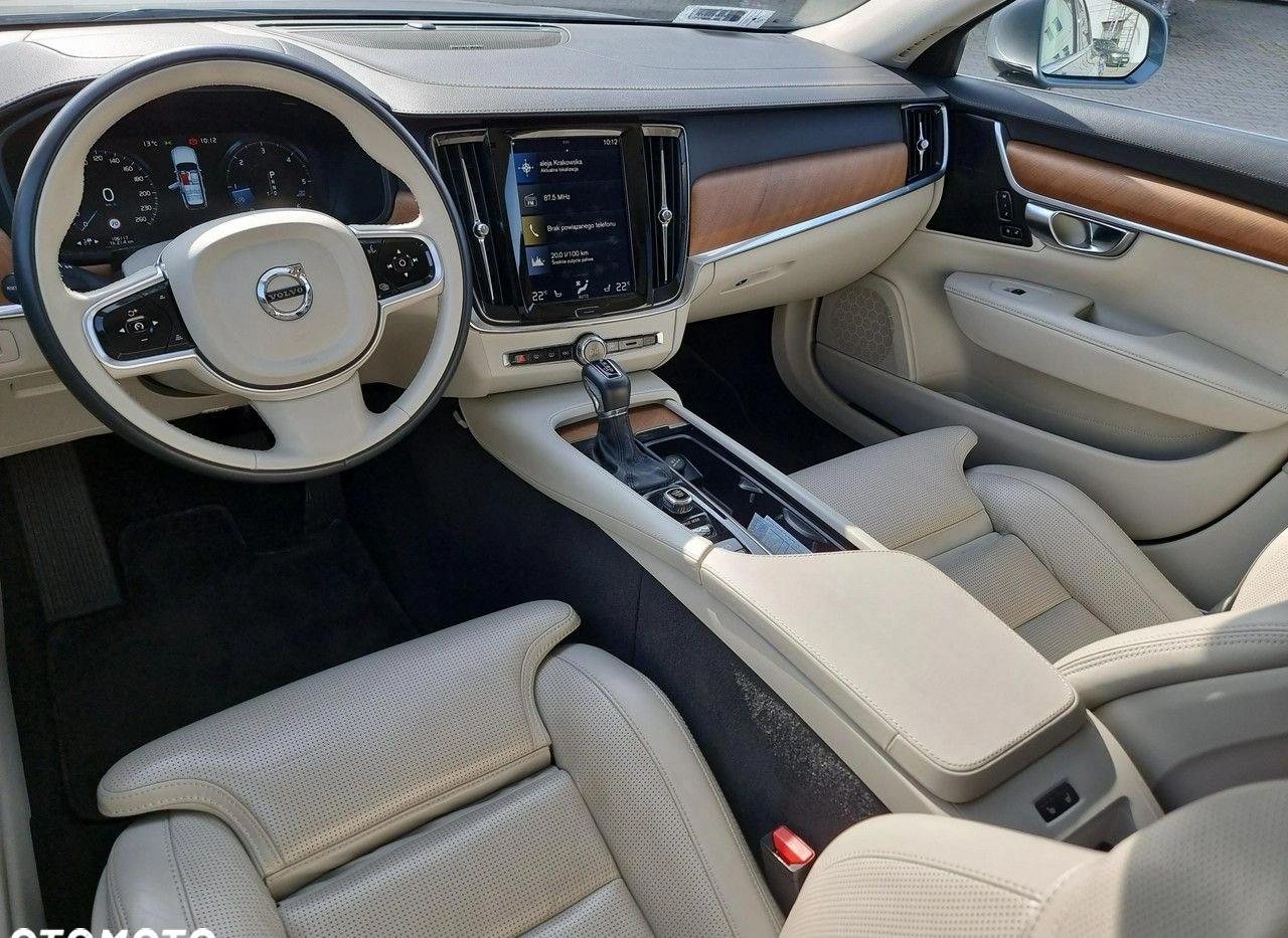 Volvo V90 cena 149000 przebieg: 106117, rok produkcji 2019 z Sieraków małe 379